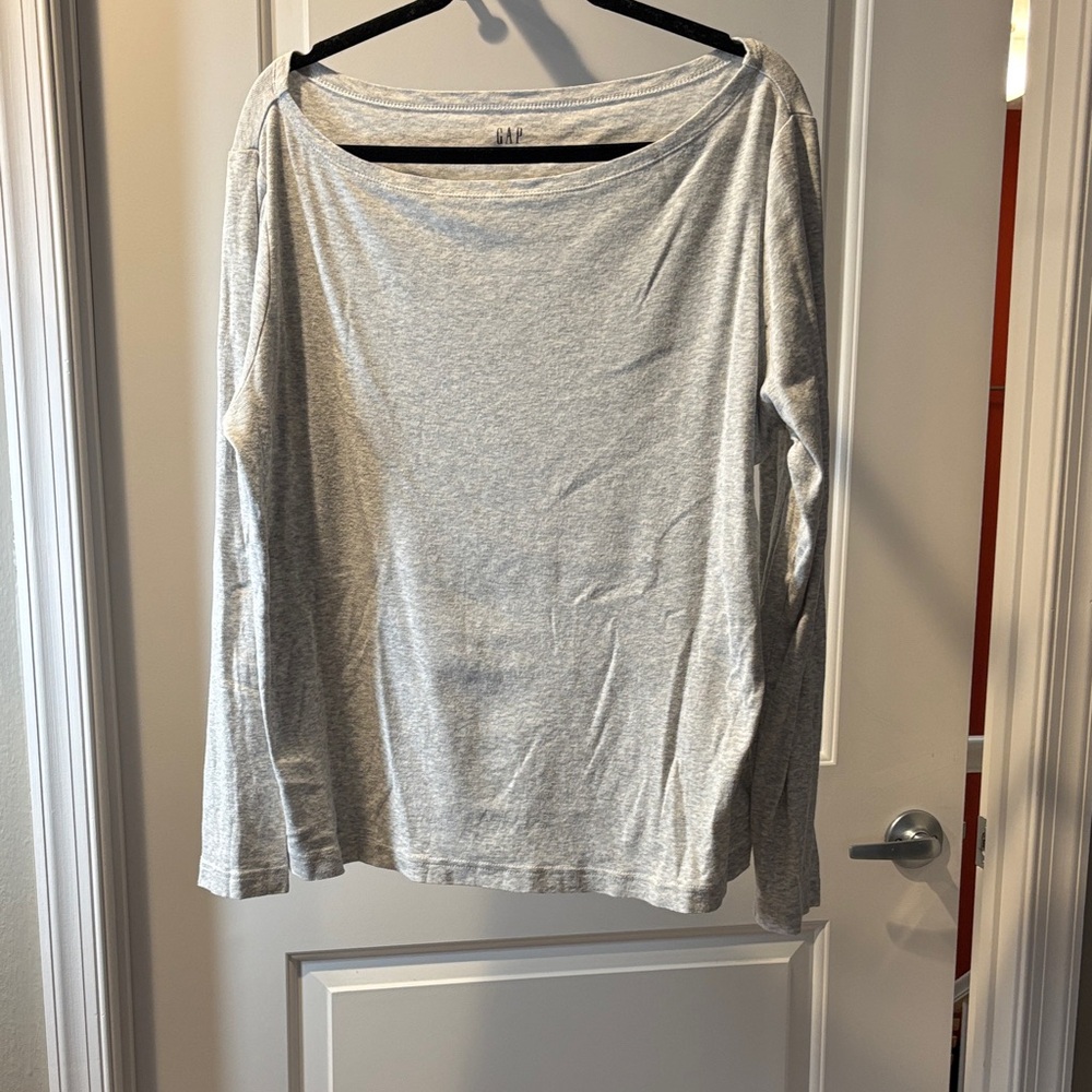 Gap Light Gray Long Sleeve Tee shirt